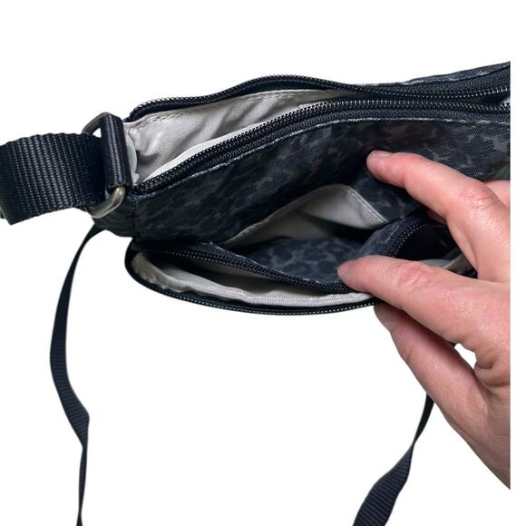 Baggallini Joey Bagg Nylon Crossbody Black and Grey Cheetah Print Small‎ - Picture 7 of 10